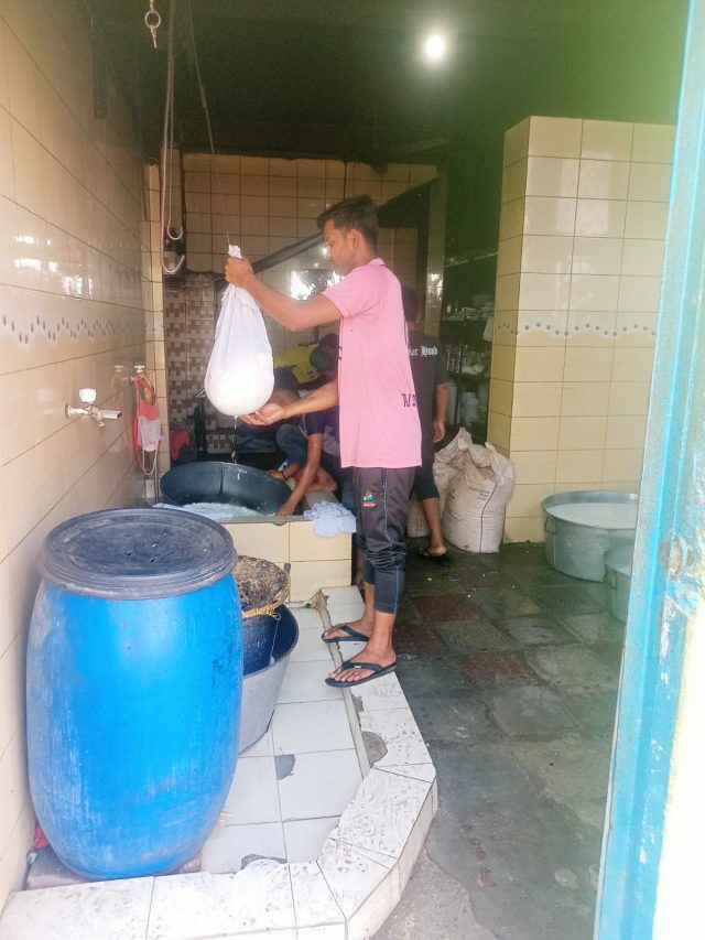 কু-১ মিষ্টান্ন তৈরির প্রস্তুতি