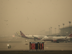 বিষবাষ্পে ঢেকে গেছে দিল্লি: নিশ্বাস নিতেও কষ্ট মানুষের