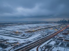 তুষারঝড় ‘ফার্ন’-এর তান্ডব: যুক্তরাষ্ট্রে ১৯,০০০-এর বেশি ফ্লাইট বাতিল