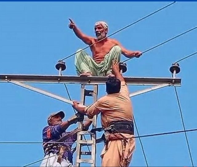 Red and White Modern Breaking News Instagram Post(6)