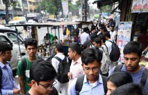 ভোটের হাওয়া: ‘আশ্বাস নয়, কর্মসংস্থানের নিশ্চয়তা চাই