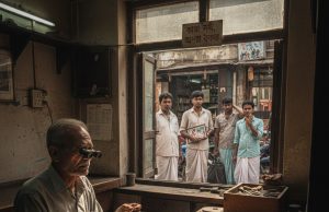 স্বর্ণের ভরি ২ লাখ ৪৪ হাজার পার, বাজারে হাহাকার