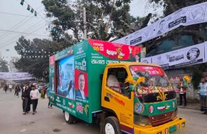 প্রযুক্তিনির্ভর প্রচারণায় নতুন মাত্রা: বগুড়ায় এলইডি ডিসপ্লে ভ্যান