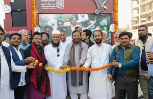 ফেনীতে মঞ্জুর ‘ডিজিটাল ক্যারাভ্যান’: ভোটের প্রচারণায় চমক