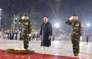 রক্তস্নাত একুশে ফেব্রুয়ারি: বিনম্র শ্রদ্ধায় ভাষা শহীদদের স্মরণ করছে জাতি