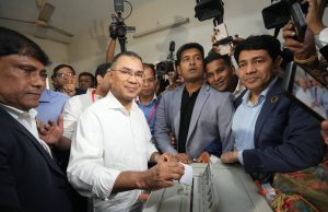 গুলশানে ভোট দিলেন বিএনপির চেয়ারম্যান তারেক রহমান