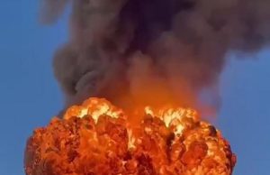 আকাশচুম্বী আগুনের গোল্লা: রাশিয়ার রেলপথে রণক্ষেত্র সদৃশ বিস্ফোরণ