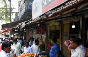 ডলার সংকট কাটলেও কাটেনি ফলের বাজারের ‘লুলা’ দশা