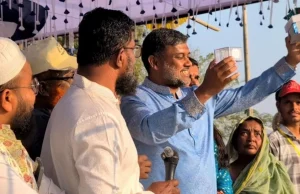 শিশির মনিরকে ‘সোনার দাঁড়িপাল্লা’ উপহার