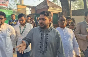 ঢাকা-১১ আসনে ভোট দিলেন নাহিদ ইসলাম
