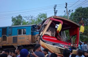 কুমিল্লায় ট্রেন-বাস সংঘর্ষে ১২ জনের প্রাণহানি