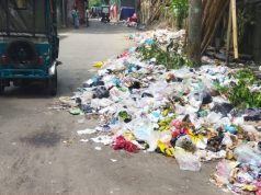 এসি দত্ত লেন: খোলা রাস্তায় আবর্জনার স্তূপে বিপন্ন জনস্বাস্থ্য