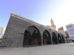 কালো পাথরের ‘মেঘের মসজিদ’ আল-গামামাহ