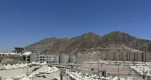 এই আধুনিক ভবনগুলো মিনার পাহাড়ের ঢালে তৈরি করা হয়েছে যাতে হাজিরা আরও উন্নত সুযোগ-সুবিধা পান।