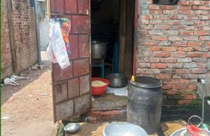 আড়ালে থাকা অন্ধকার: ‘সাহেবদের’ লাঞ্চ আর কর্মীদের পেটের দায়