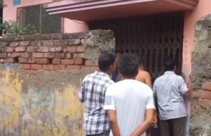 মাদারীপুরে মধ্যরাতে খাটের ওপর পড়ে ছিল ৩ লাশ