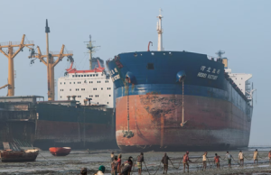 বৈশ্বিক মন্দার কবলে স্ক্র্যাপ বাজার: সতর্ক অবস্থানে চট্টগ্রামের ইয়ার্ড মালিকরা