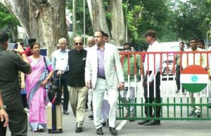সড়কপথে বাংলাদেশে এলেন নতুন ভারতীয় হাইকমিশনার দীনেশ ত্রিবেদী