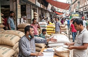 খাতুনগঞ্জে চিনির দাম কমতি, তবুও খুচরায় স্বস্তি নেই